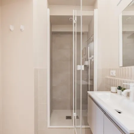 Apartment The Rent - Modern Two-bedroom In Esquilino Area Rome