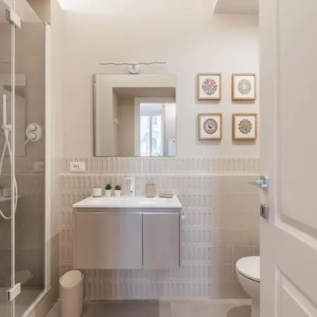The Rent - Modern Two-bedroom In Esquilino Area Rome