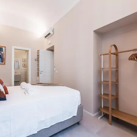 The Rent - Modern Two-bedroom In Esquilino Area Rome