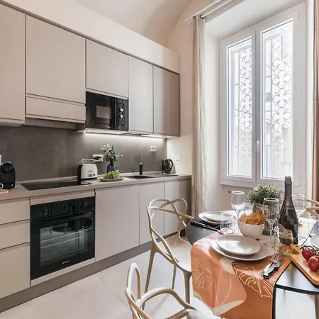 Apartment The Rent - Modern Two-bedroom In Esquilino Area Rome